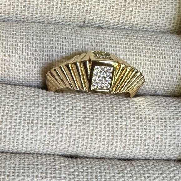 NWOT PrettyBird Adjustable Gold Ring - Picture 3 of 9